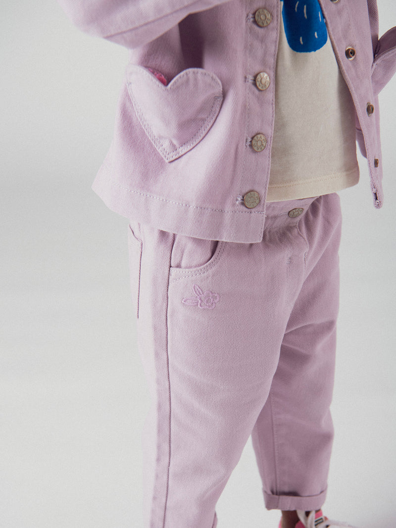 Chaqueta lila de twill con bolsillos en forma de corazón para niña