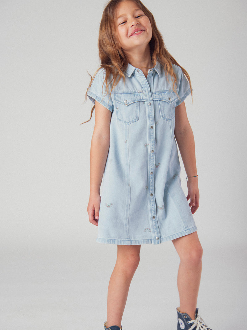 Vestido de denim azul claro con estampado de arco iris para niñas