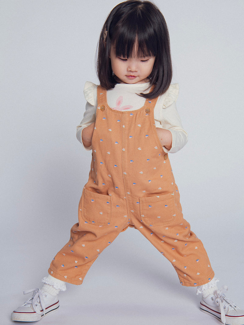 Monos de twill "caramelo" con bordados de corazones para bebés