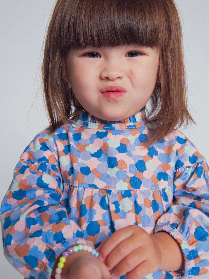 Vestido estampado con cuello volante para bebé niña