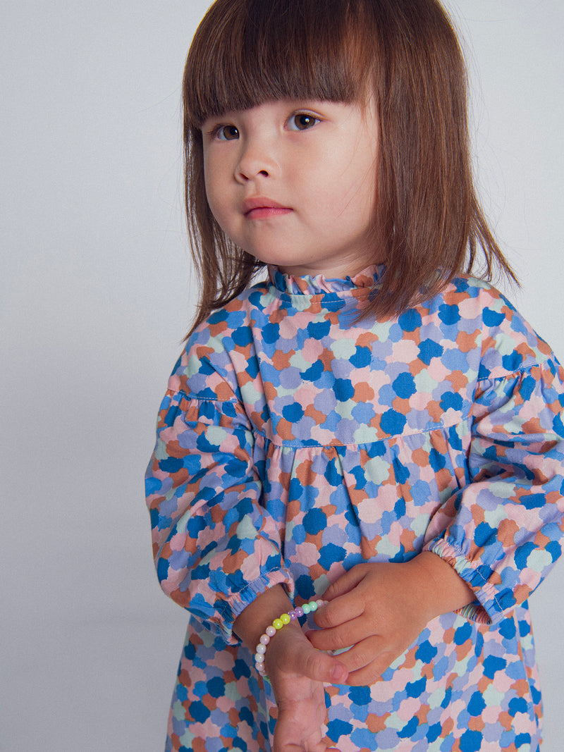 Vestido estampado con cuello volante para bebé niña