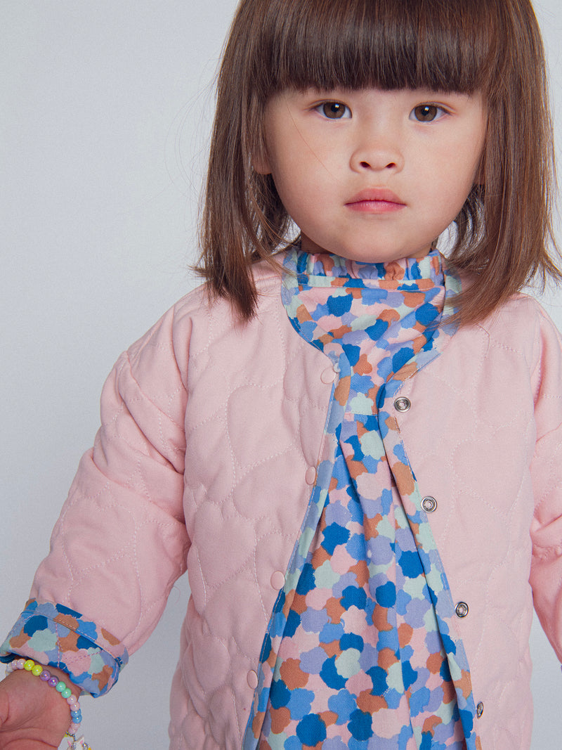 Cardigan reversible acolchado rosa con corazones para bebé niña