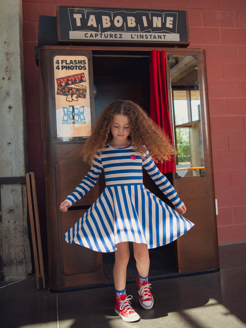 Vestido a rayas rosas y azules para niña