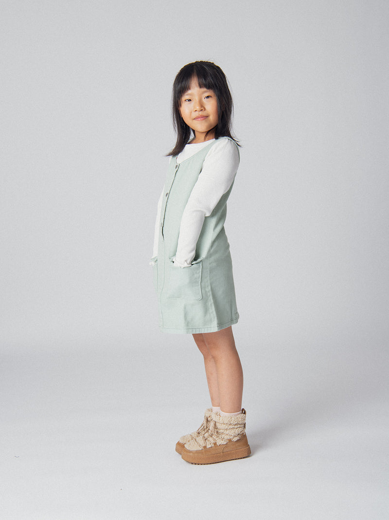 Vestido verde salvia con bolsillos para niñas