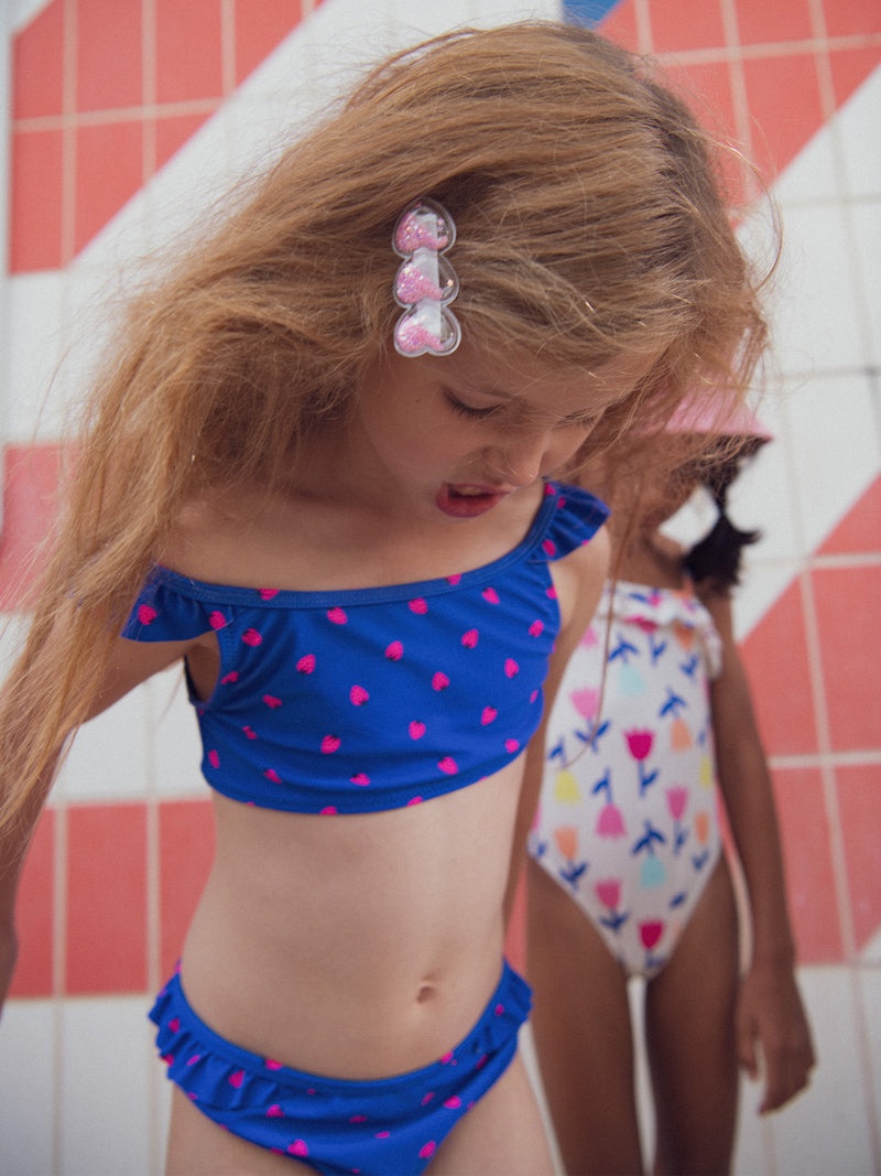 Bañador azul de 2 piezas con estampado de fresas para niña.PRODUCT