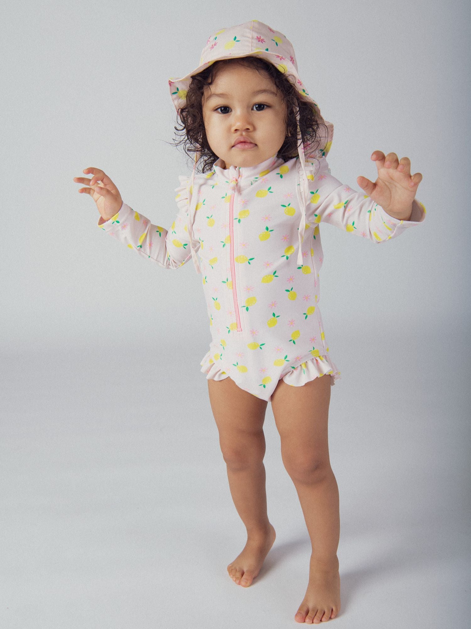 Combinaison de bain UPF 50+ imprimé citron pour bébé fille