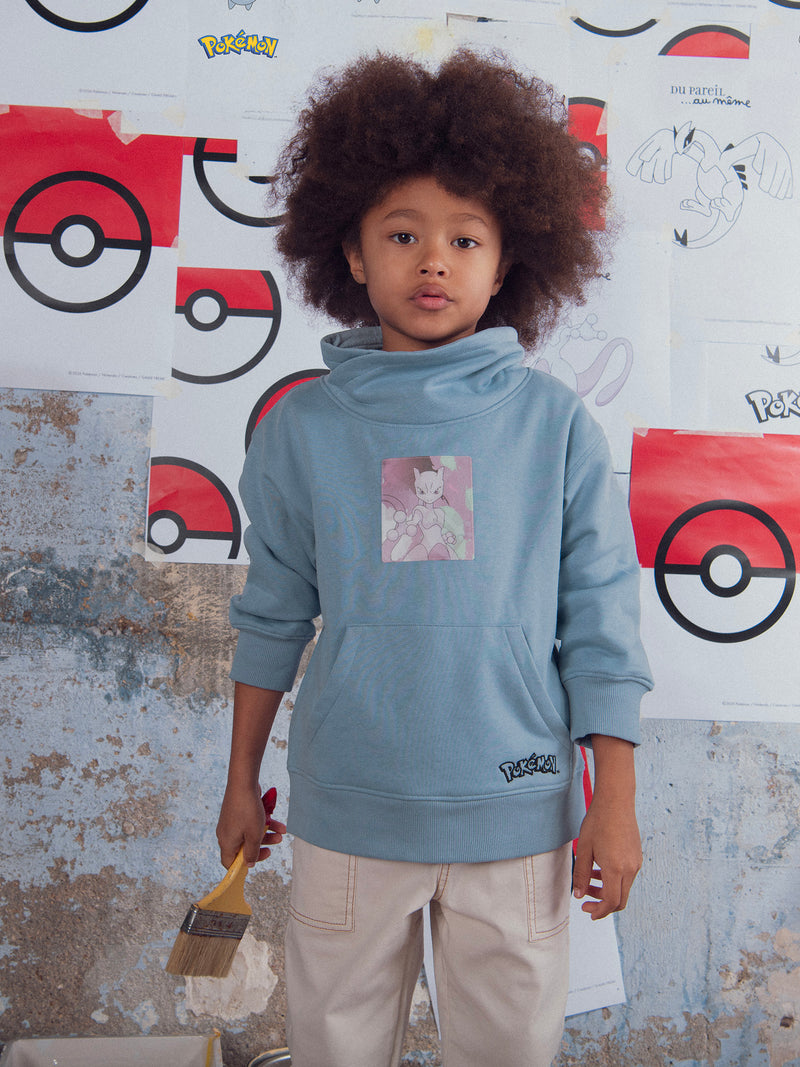 Sudadera azul con insignia Pokémon Mewtwo