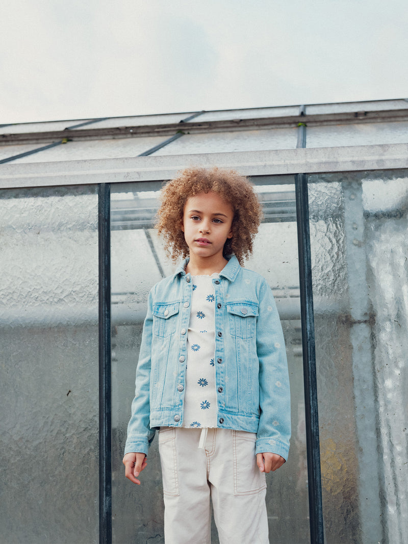 Chaqueta de Denim Claro con Bordado de Flores para Niñas