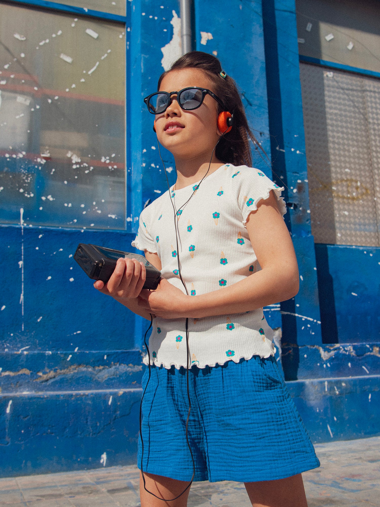 Camiseta de algodón ecru con estampado de flores de hielo para niña