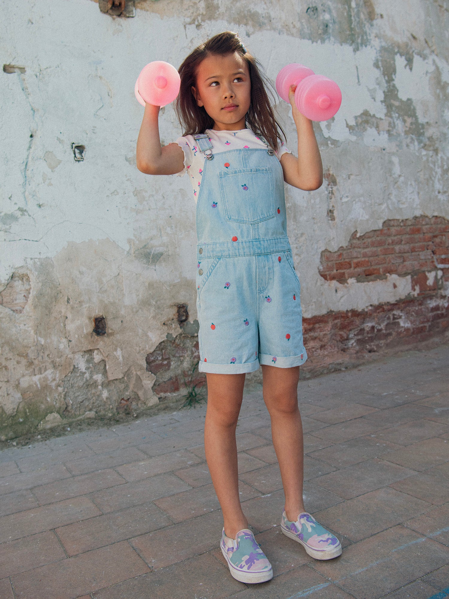 Mono de mezclilla bordado para niñas