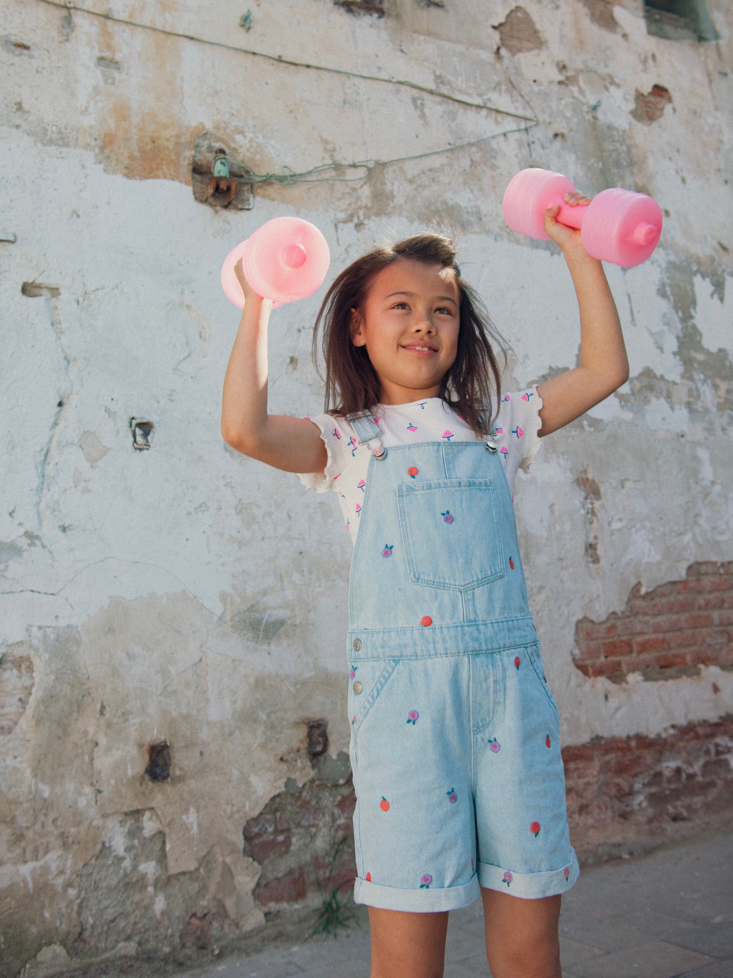 Mono de mezclilla bordado para niñas