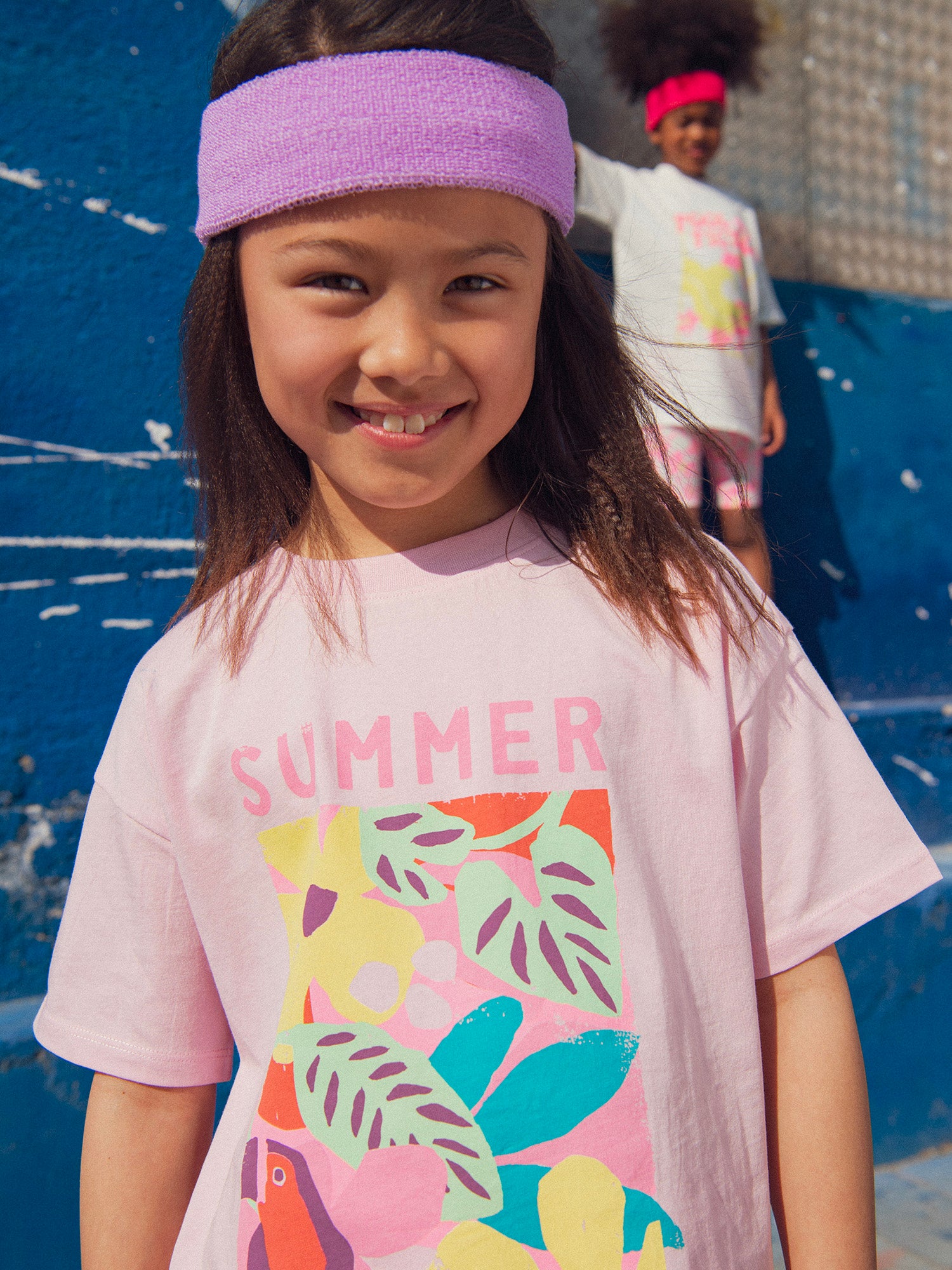 Camiseta oversize rosa con animación floral para chicas