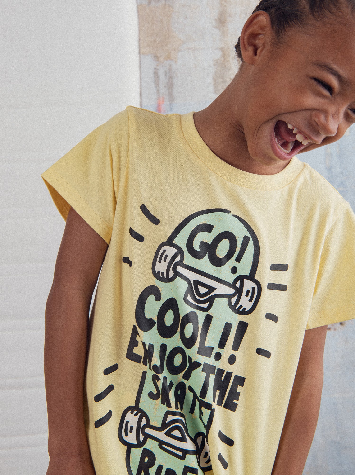 Pijama corto amarillo "Enjoy the Skate Ride" para niño