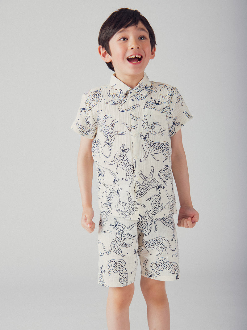 Pijama corto tipo camisa con impresión de "Leopardos Azules" para niños