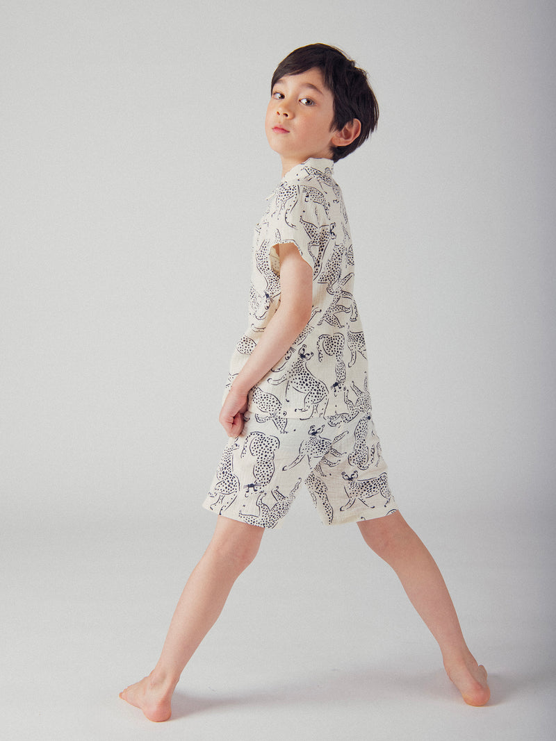 Pijama corto tipo camisa con impresión de "Leopardos Azules" para niños