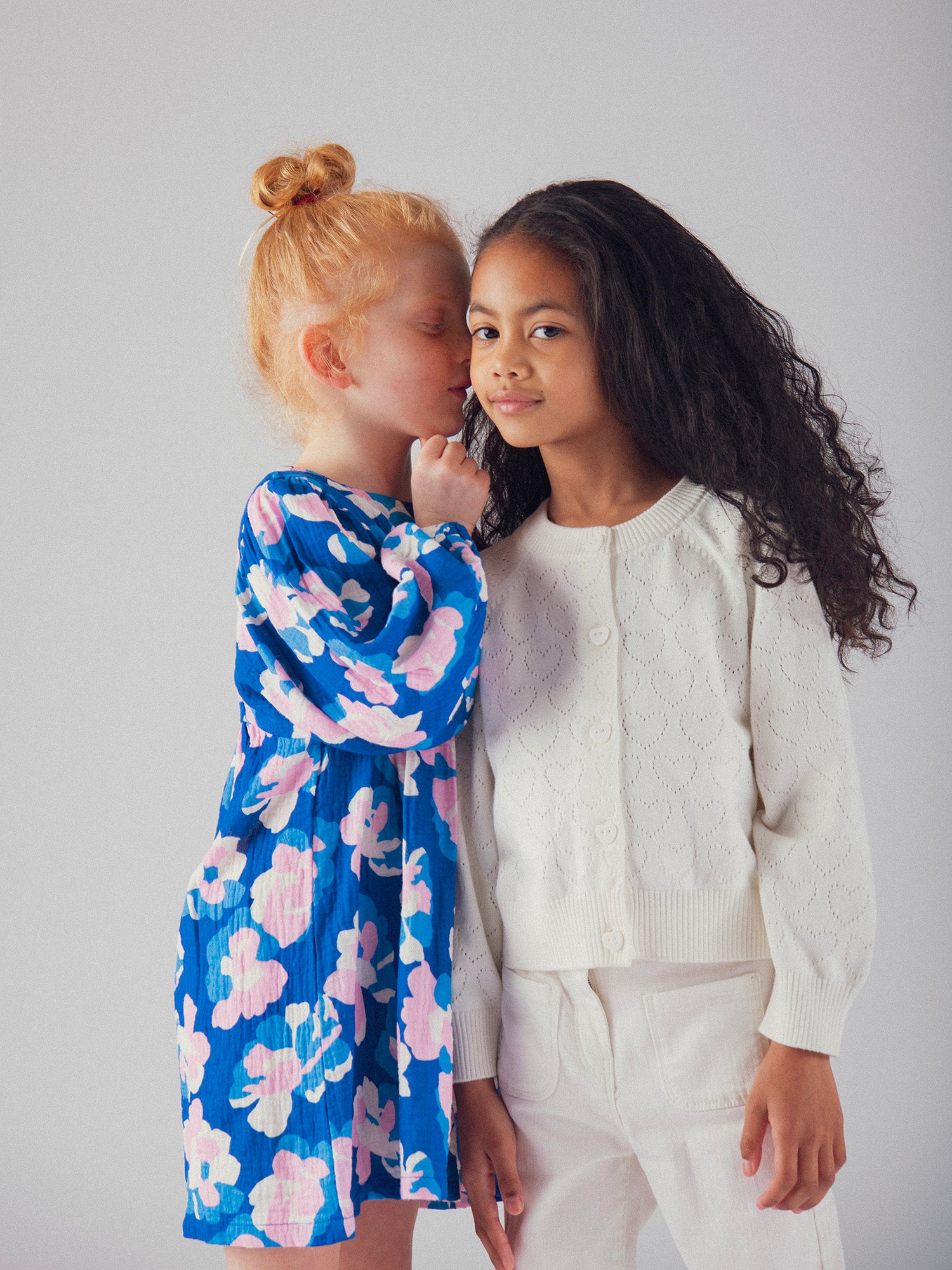 Cardigan blanc cassé ajourée  coeur pour fille
