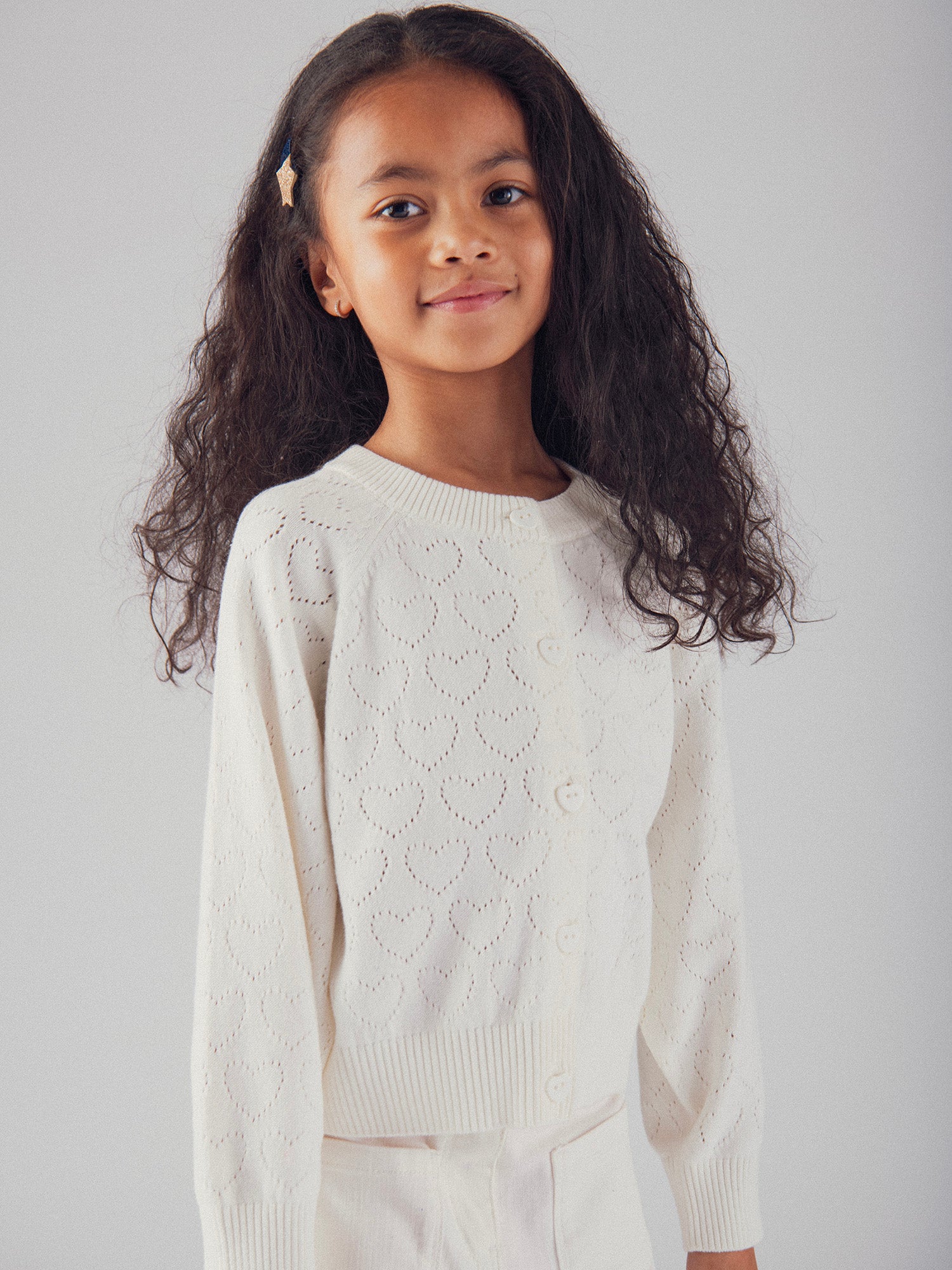 Cardigan blanc cassé ajourée  coeur pour fille