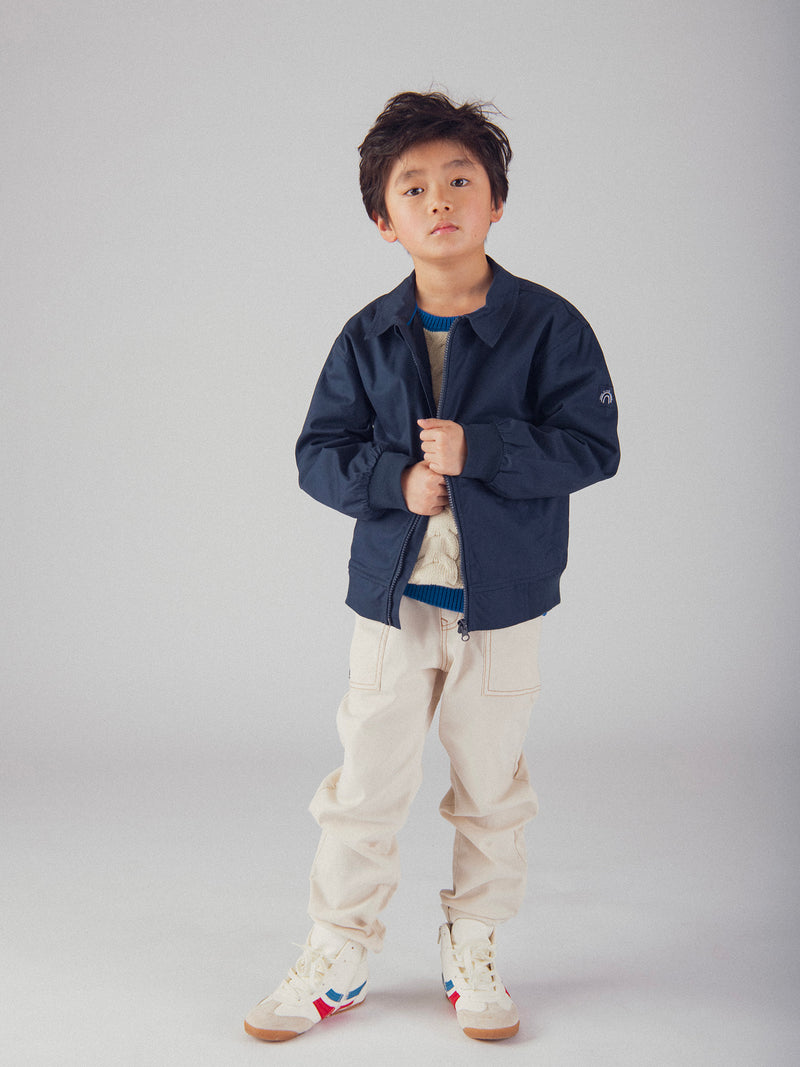 Chaqueta azul oscura con bolsillos para niño