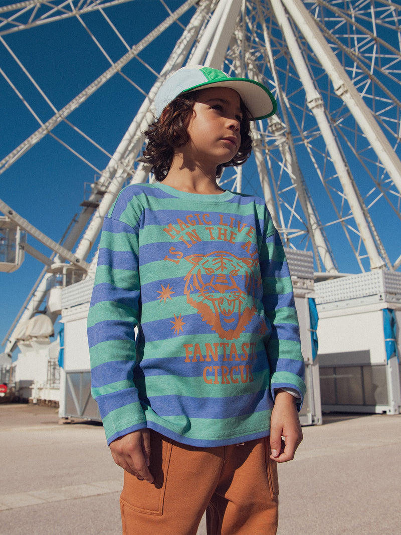 Camiseta rayada de ribete con animación para niño