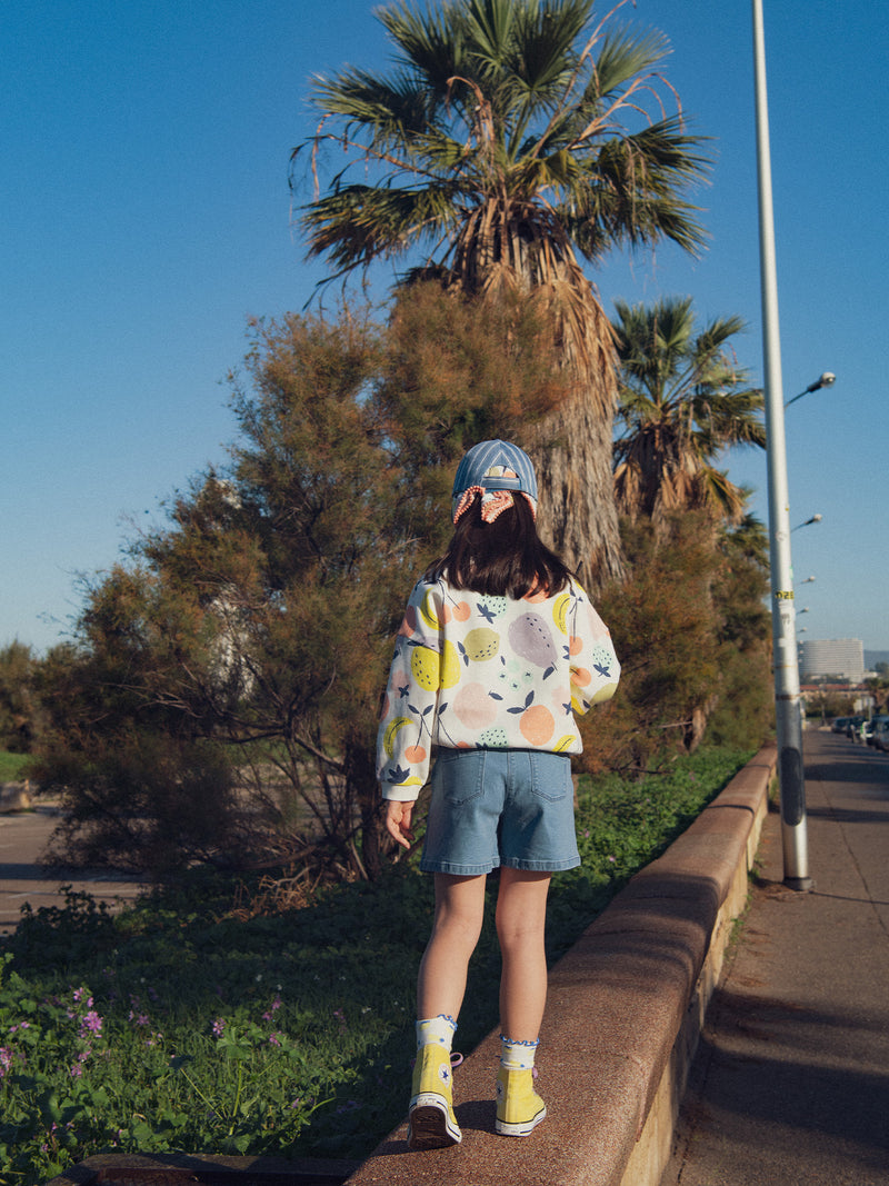 Falda corta plisada en denim para niñas