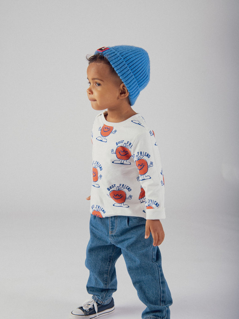 Jeans azul bicolor con motivo de manzana para bebé niño