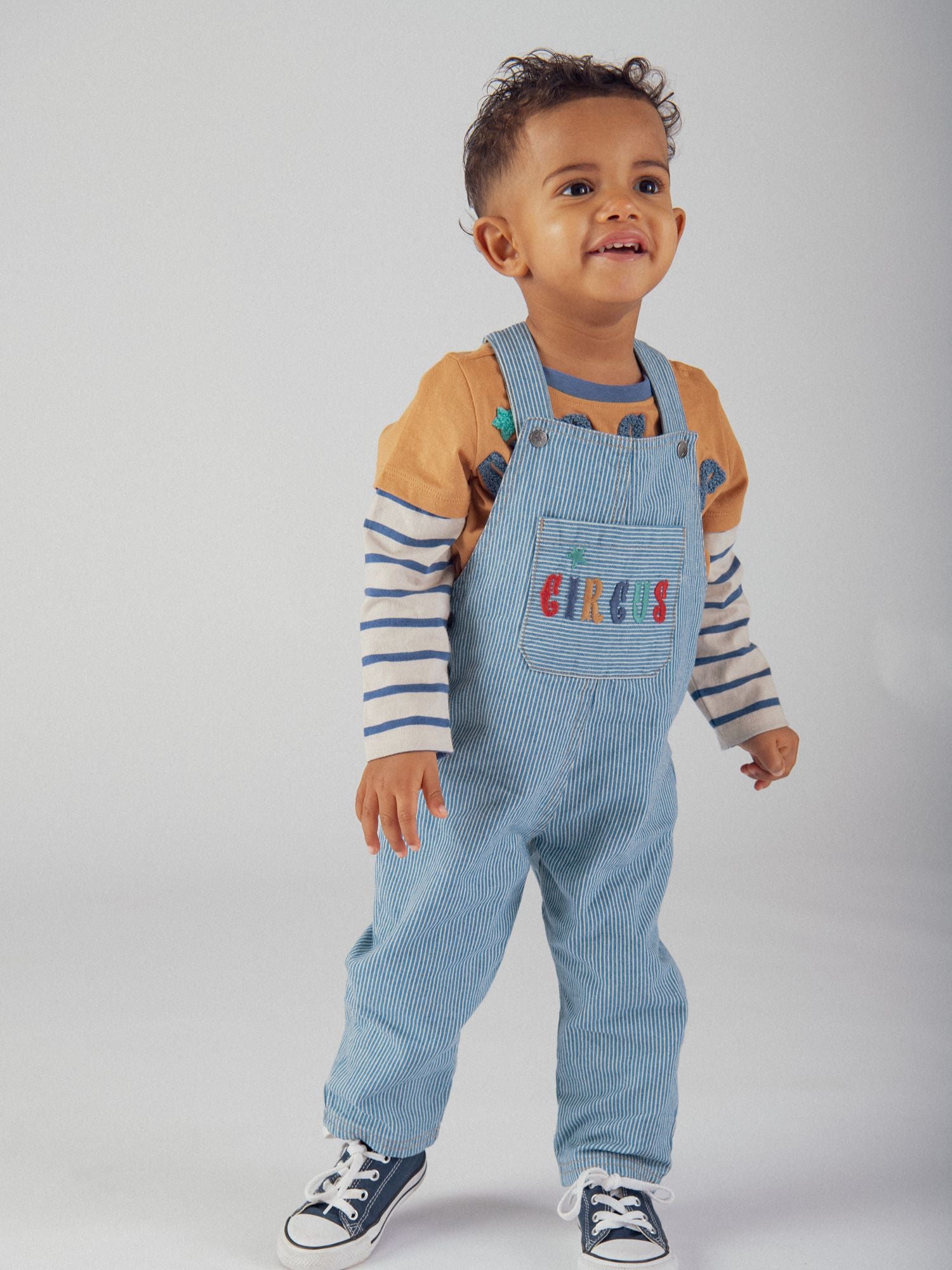 Camiseta de dobles mangas con motivo circo para bebé niño