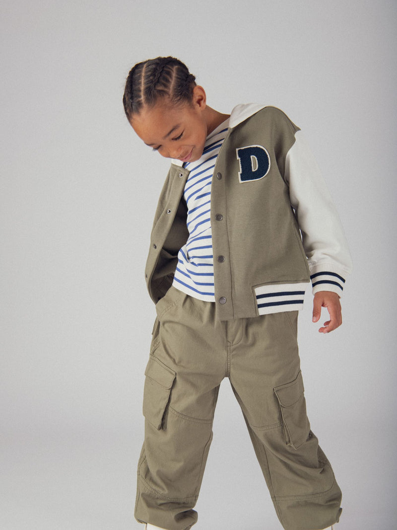 Pantalones cargo kaki para niño