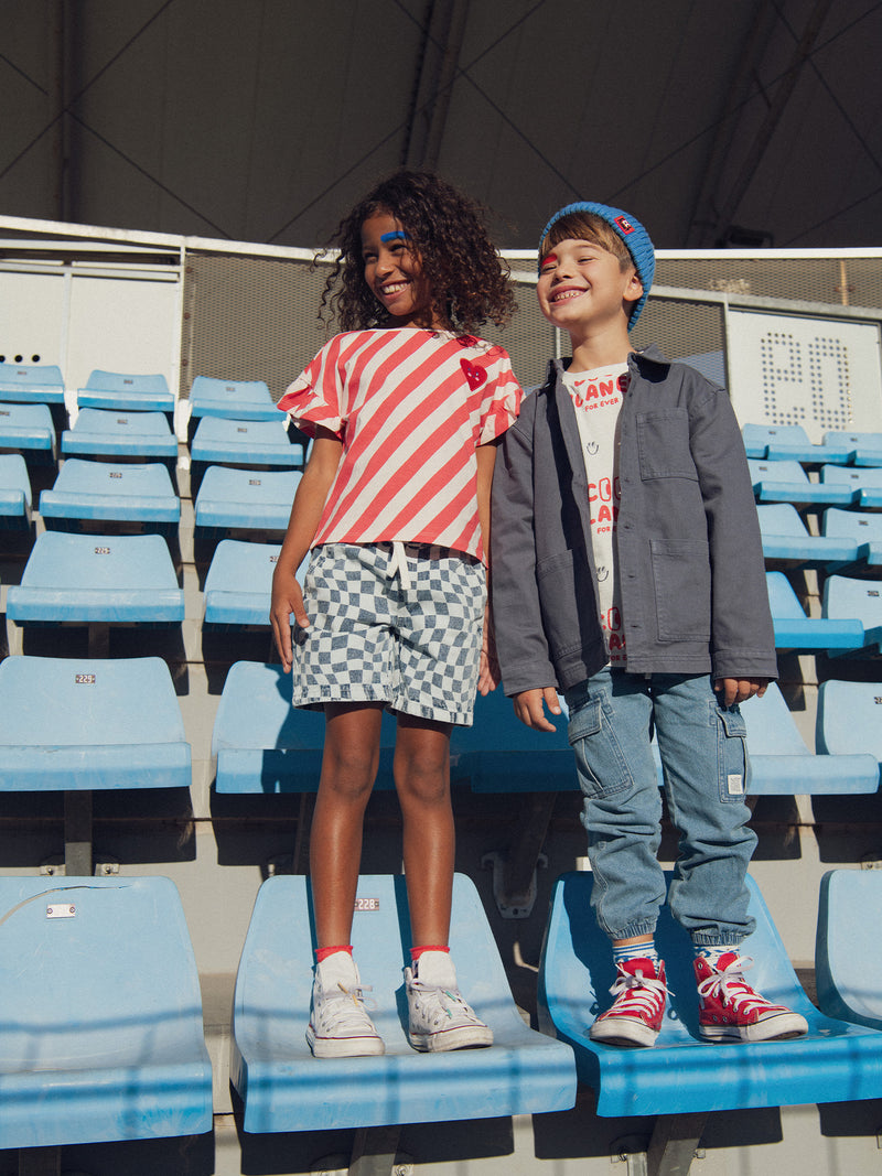 Chaqueta azul oscuro con bolsillos para niños