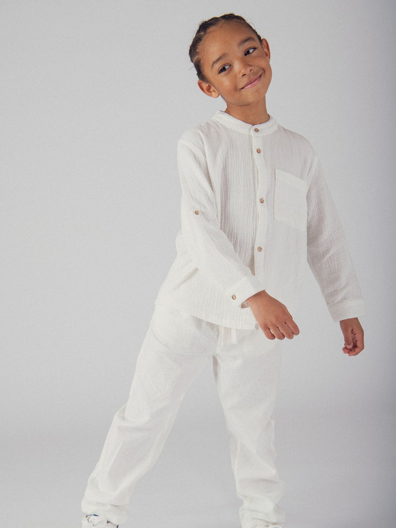 Camisa ecru con bolsillo para niños