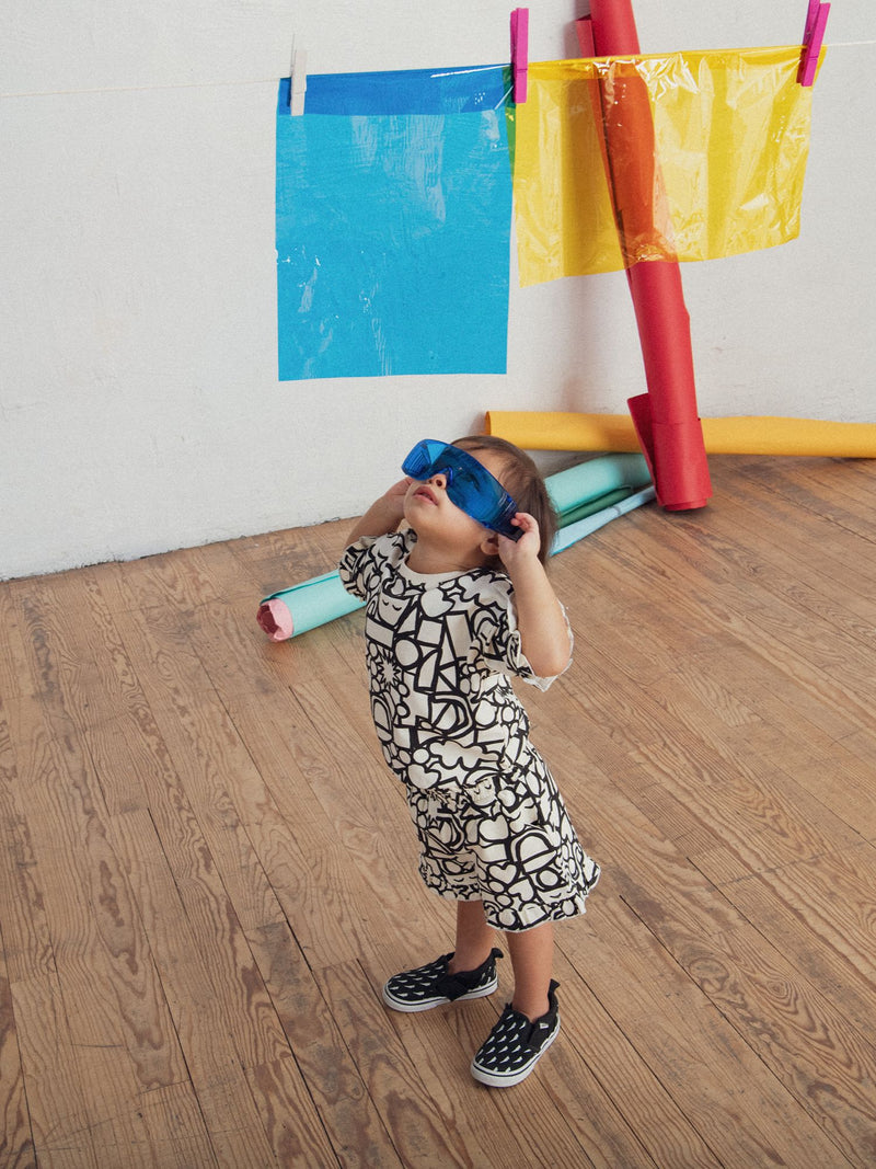 Conjunto de camiseta y pantalones cortos con estampado integral "GRAPHIC" para niña