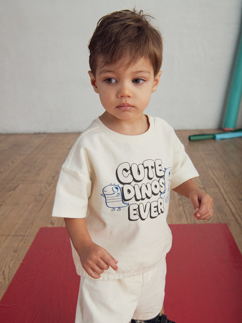 Conjunto de camiseta y shorts "Cute Dinos" para niño