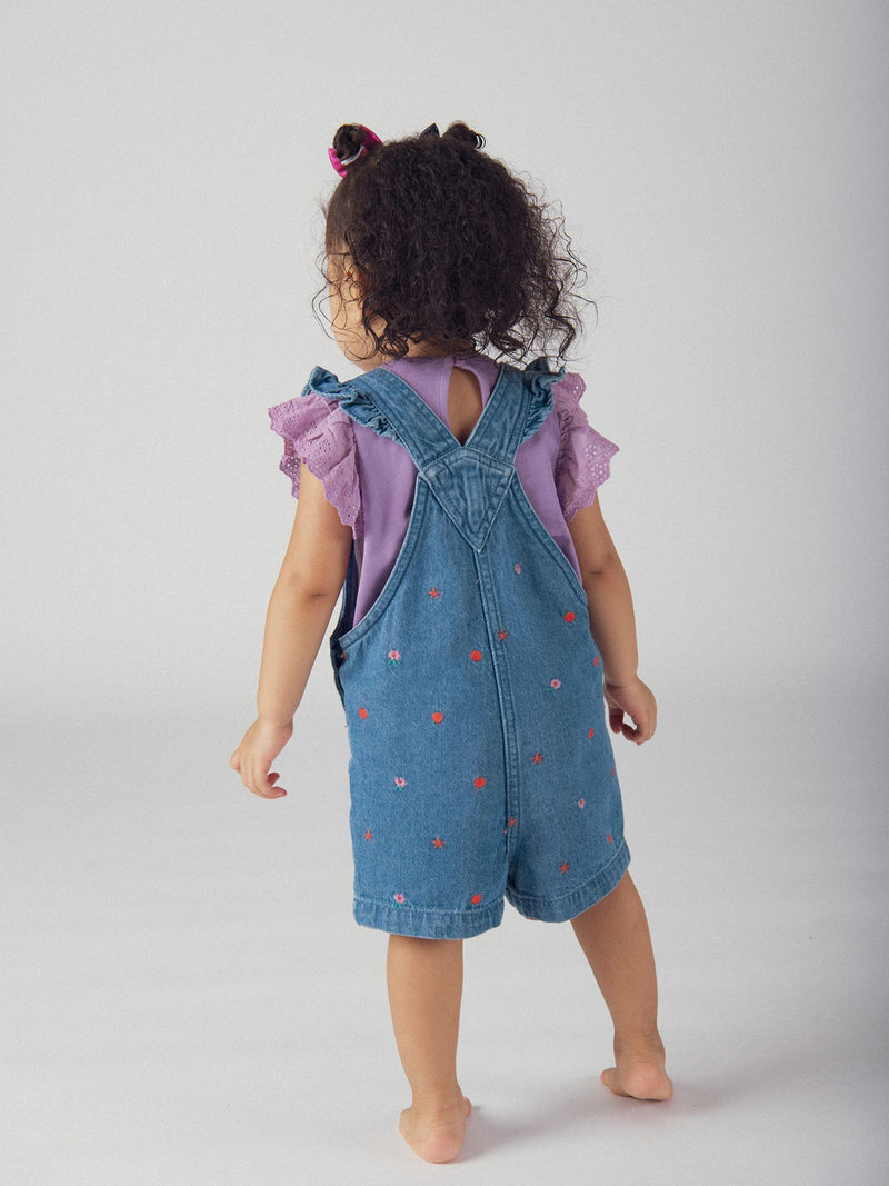 Pantalón corto de denim con bordados florales y frutales para niña
