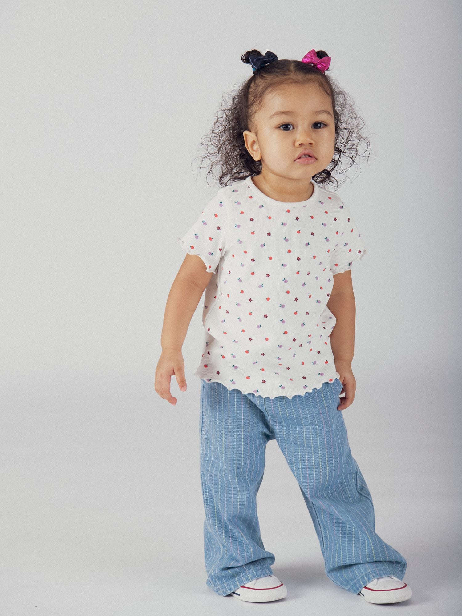 T-shirt blanc à manches courtes à imprimé floral intégral pour bébé fille