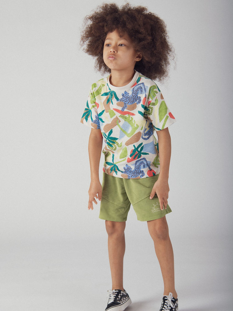 Bermudas verdes con bordado de sol para niño