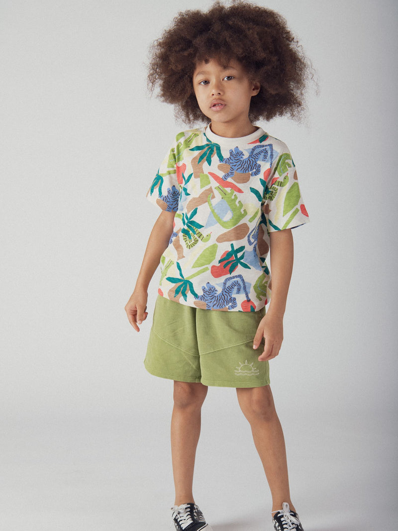 Bermudas verdes con bordado de sol para niño