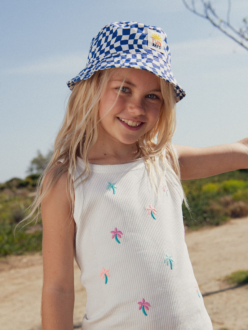 Top de canalé ecru con bordados de palmera para niña