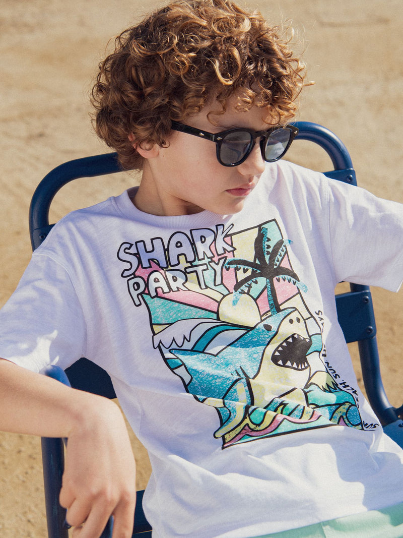 Camiseta Blanca con Animación de Tiburón para Chico