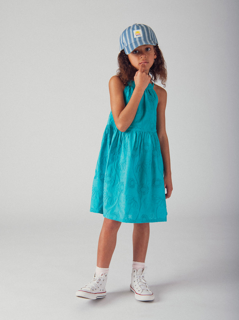Vestido azul completamente bordado para niña