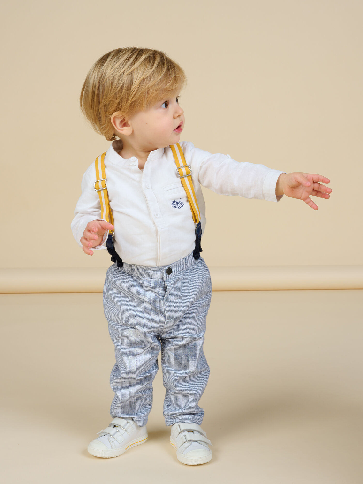 Niños con pantalones de tirantes cheap