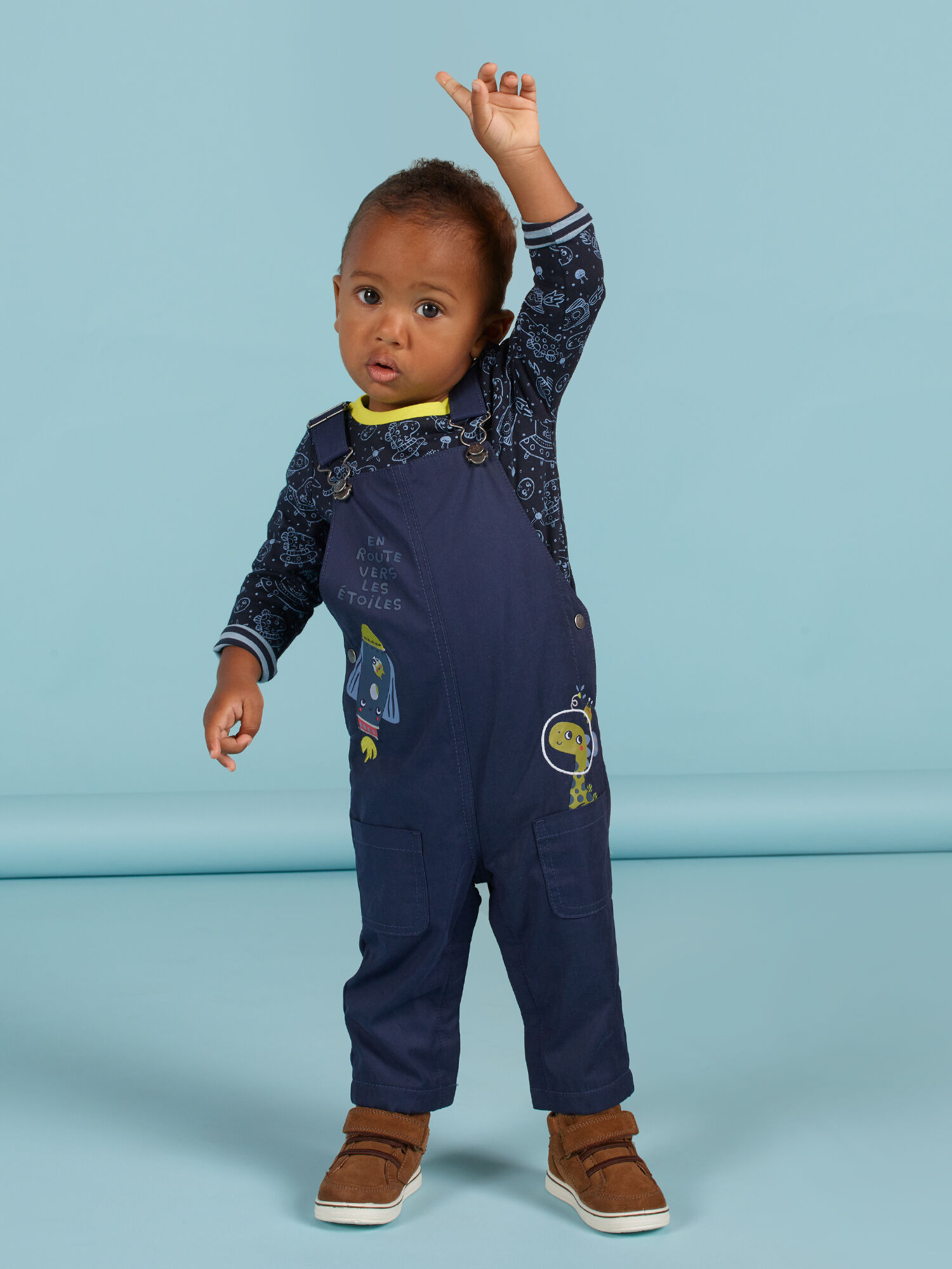 Peto de color azul oscuro con estampado de espacio para bebe nino comprar online Monos y conjuntos DPAM