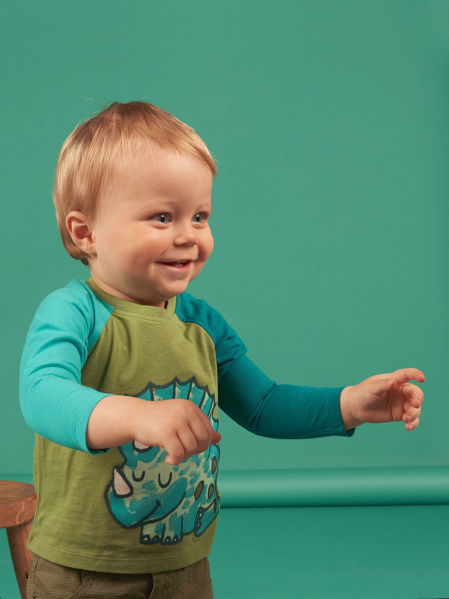 Camiseta verde caqui suave con estampado de dinosaurios para beb ni o