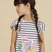 Camiseta de color crudo con dibujo de bolso de flor para niña