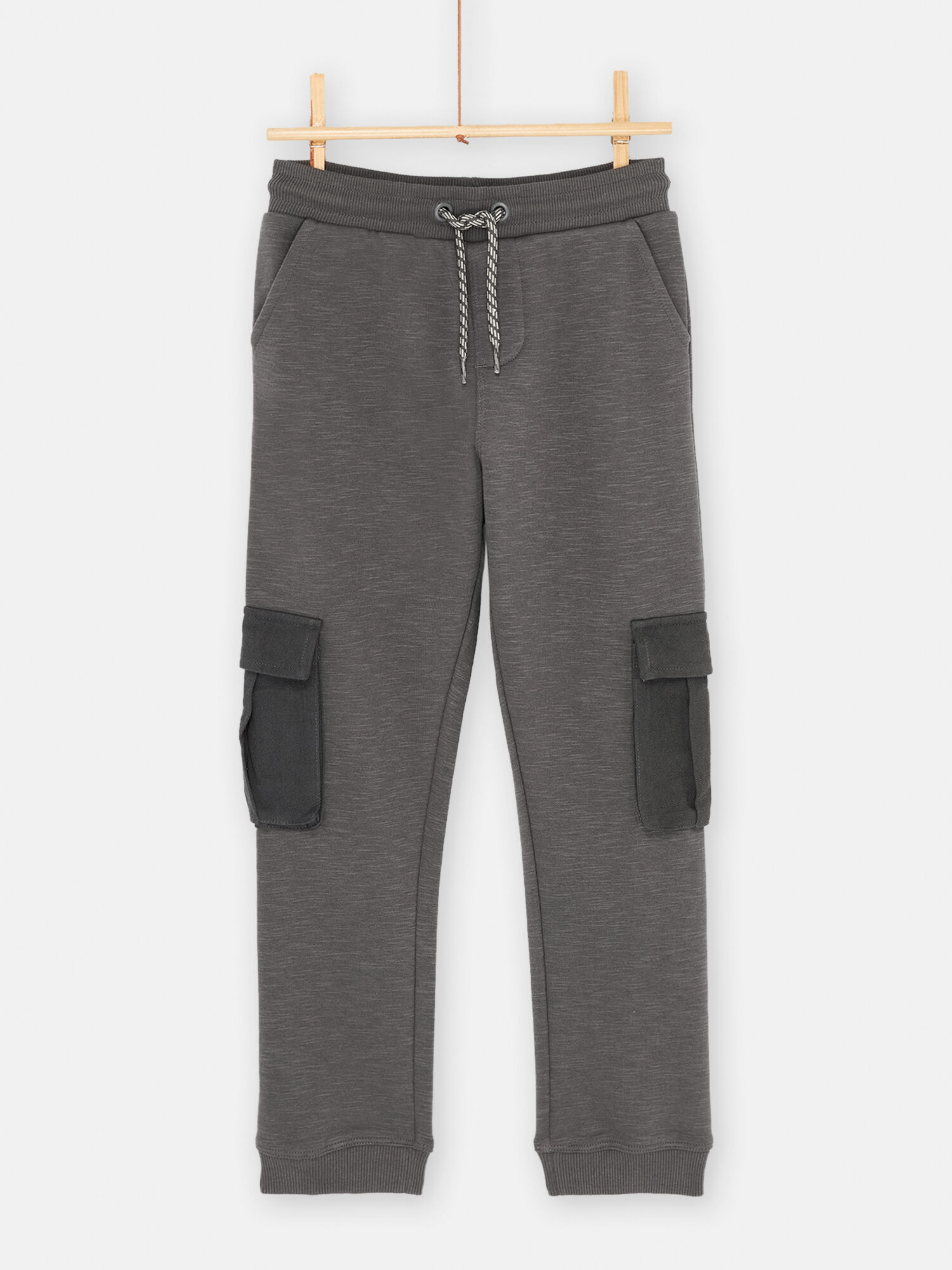Pantal n de ch ndal de color gris cargo para ni o