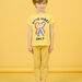Camiseta de color vainilla con estampado de arcoíris fantasía para niño