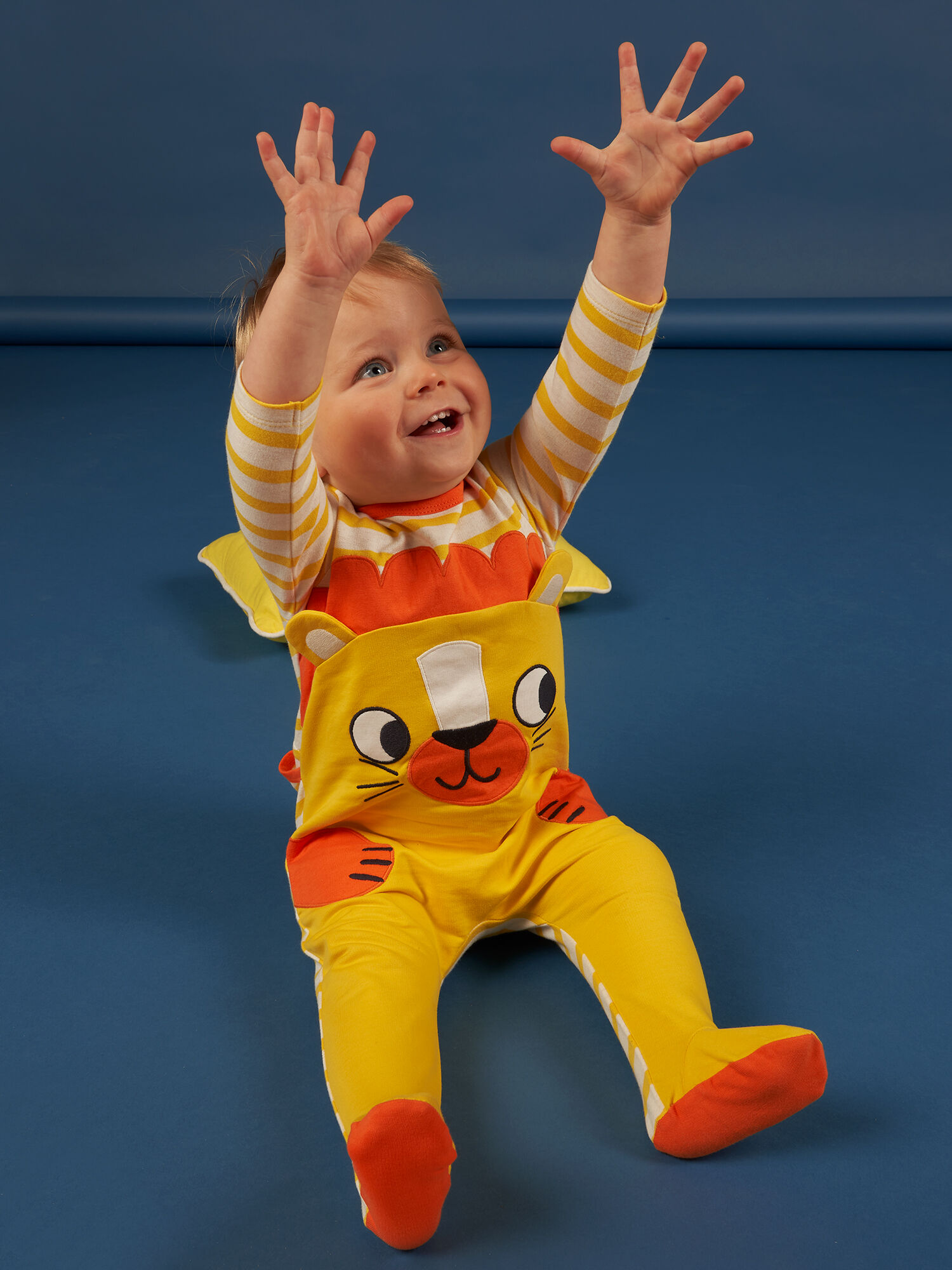 Pelele hotsell amarillo bebe